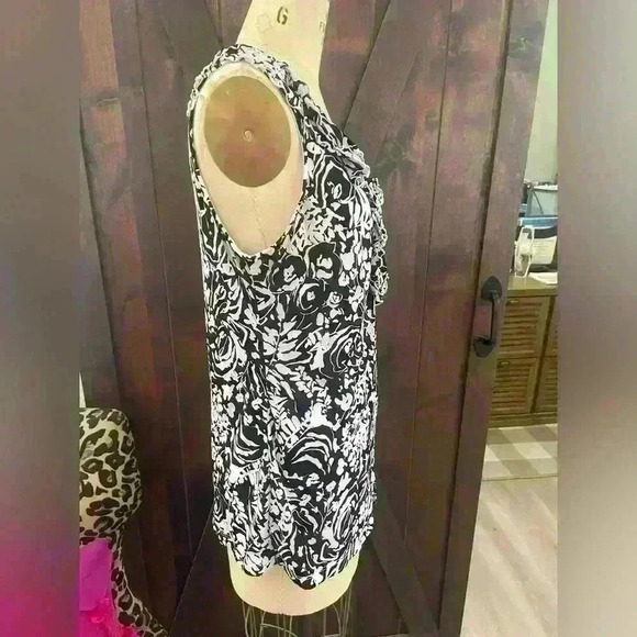 Madison Size X-Large Tank Top button front, double ruffle v-neck - Picture 3 of 8